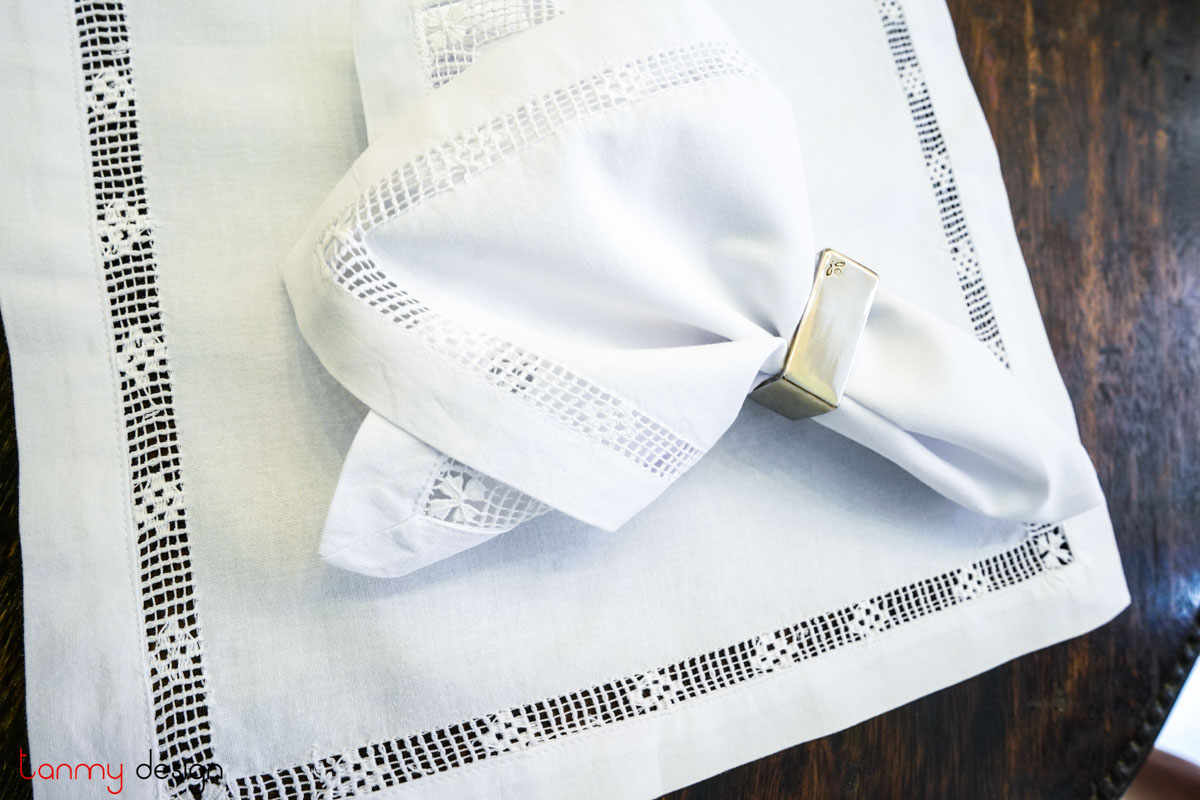 Placemat & Napkin set Placemat & Napkin set detailed embroidery